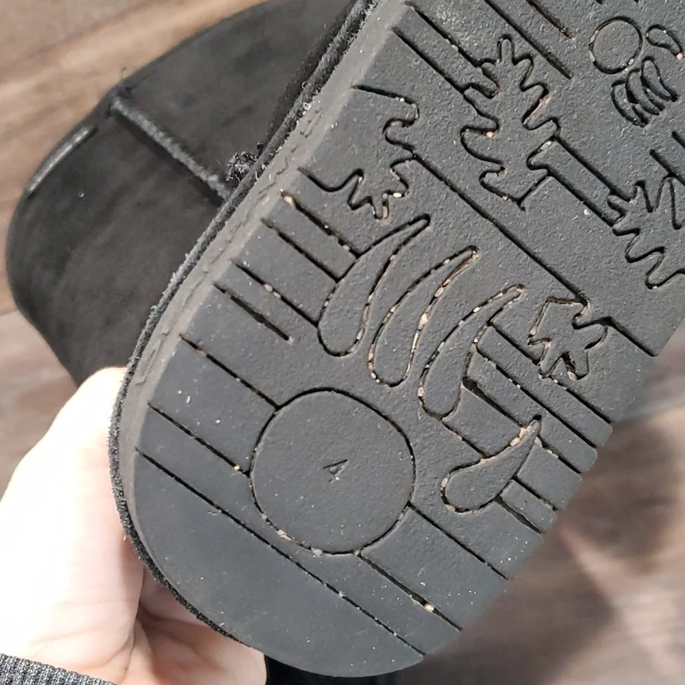 Bearpaw Youth tall boots shoes sz 4 big girls